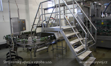 Přechodové schody pro výrobní haly
