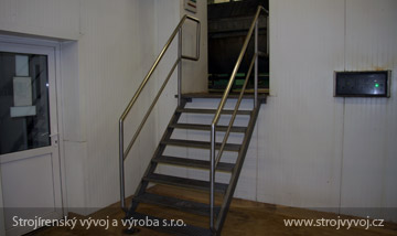 Přechodové schody pro výrobní haly